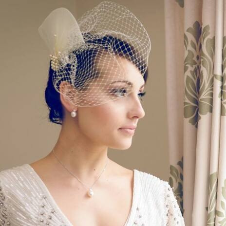 - Make Me Bridal Artist: Charlotte Hubbard Vegan Makeup. Photography by: Sugar Bird Photography. #vintage #glamorous #weddingmorning #weddinghair #weddinghairandmakeup #weddingmakeup