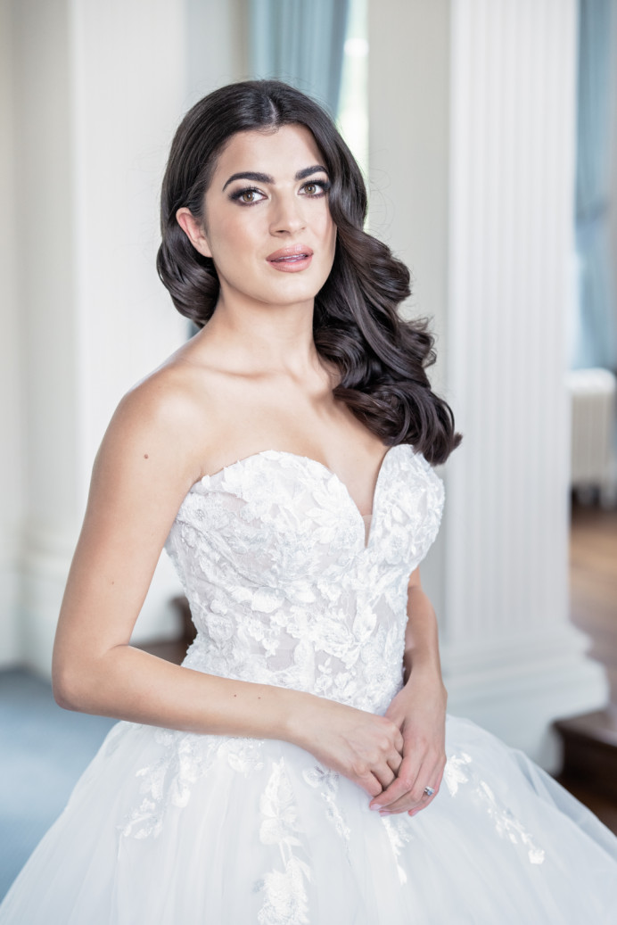 Rosi modelling for a styled shoot at Hawkstone Hall and Gardens
Hair by my team hair stylist Helen
Make-up by me - Make Me Bridal Artist: SJM Beauty | Make-up Artist. Photography by: Victoria Amrose Photography. #classic #vintage #weddingmorning #bridesmaidhairandmakeup #bridalprep #hollywoodwaves #asianbride #beautifulbridalmakeup
