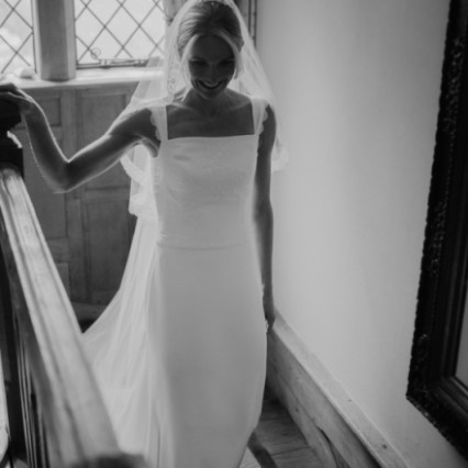  Photography by: Amelia Allen. #classic #lowbun #coolbride