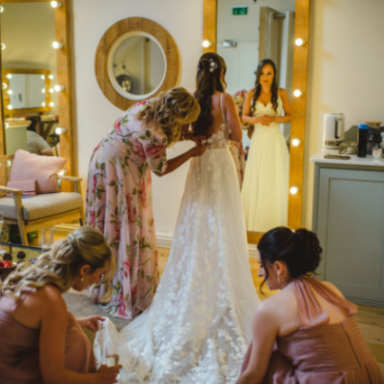  Photography by: Sophie Duckworth. #updo #halfuphalfdown #longhair