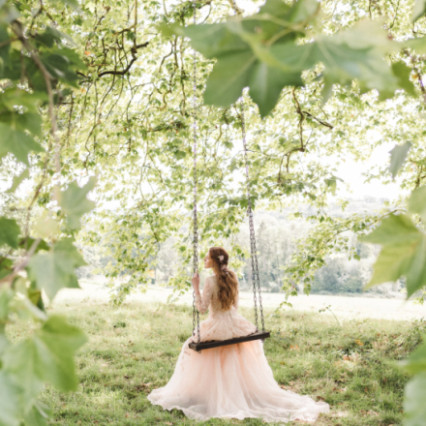  Photography by: Photography By Bea. #curls #romantic #redhair #halfuphalfdown