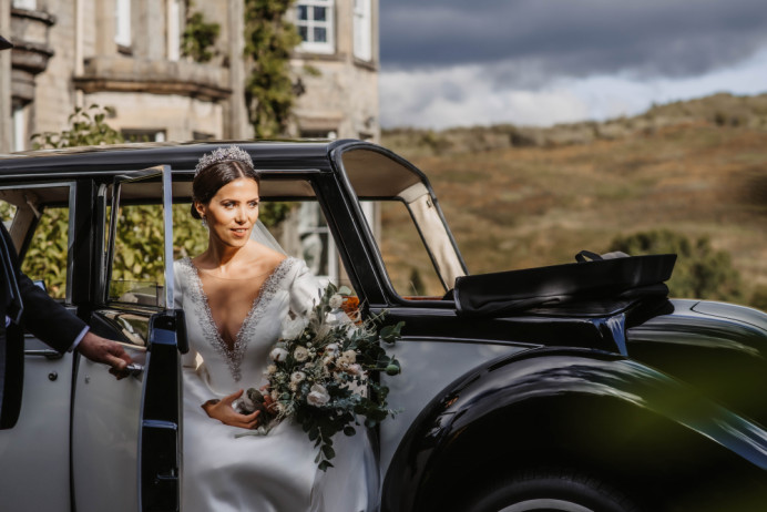 The Classic Elegant Bride! - Make Me Bridal Artist: Elegant Bridal Hairstyling. Photography by: Willow & Wilde. #classic #glamorous #elegant #bride #eleganthair #elegance #classichair