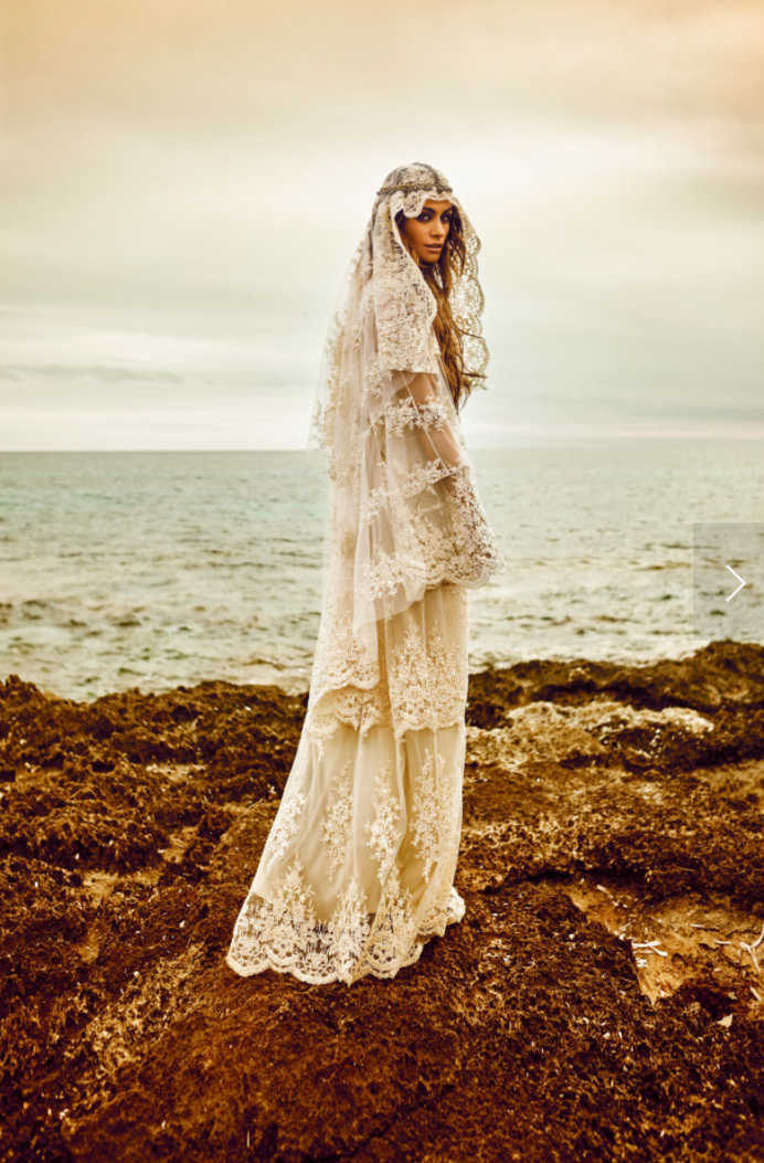 - Make Me Bridal Artist: Carolina Samper. Photography by: Bernardo Baragaño. #bohemian #bohobride #beachwaves #ibizawedding