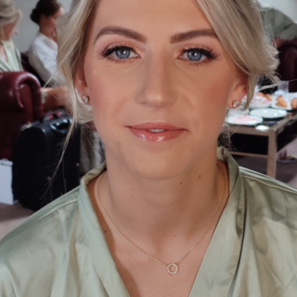 soft glam makeup with pink shimmery eyes - #glamorous #glowingskin #softglam