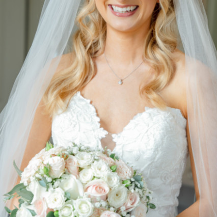  Photography by: Lisa Payne. #naturalmakeup #halfuphair #blonde #naturalbridal #halfuphalfdown