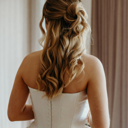  #halfuphair #curls #bridalhair #weddinghair